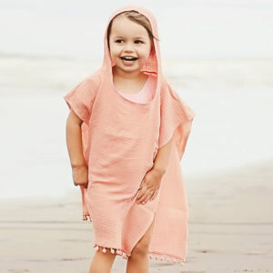 Poncho rose plage fille